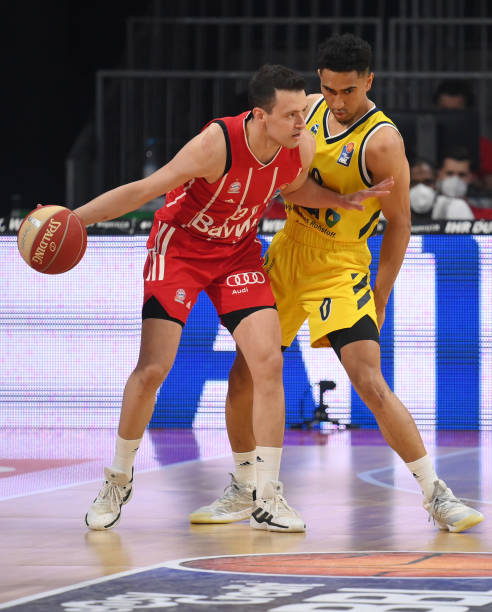 主力中后卫 主力中后卫